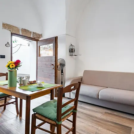 Palazzo Rolli - La Stanza Del Camino & La Stanza Delle Botti Apartment Galatone