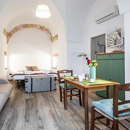 Apartment Palazzo Rolli - La Stanza Del Camino & La Stanza Delle Botti *