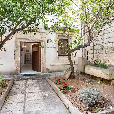 Palazzo Rolli - La Stanza Del Camino & La Stanza Delle Botti Galatone