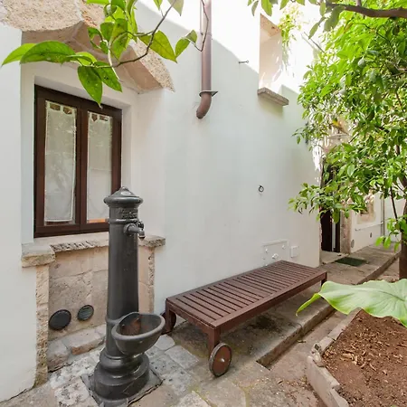 Apartment Palazzo Rolli - La Stanza Del Camino & La Stanza Delle Botti Galatone